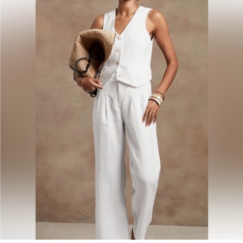 Banana Republic White pants with Tailored Fit and Wide-Leg